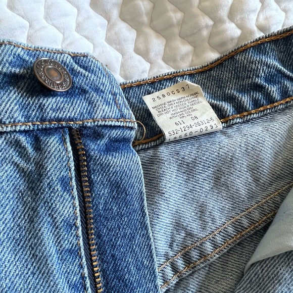 π©΅ Leviβs Vintage 550 Shortsπ©΅ - Picture 14 of 16